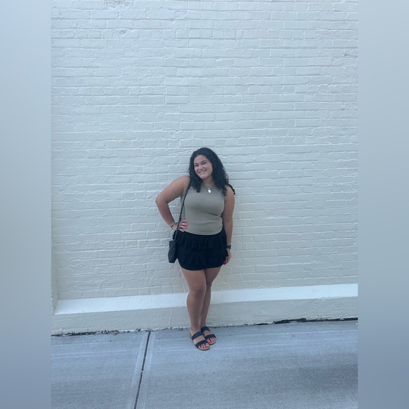 Meet your Posher, Julianna - Picture 1 of 1